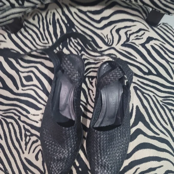 Freda Salvador Black Woven Sandals - Picture 4 of 7